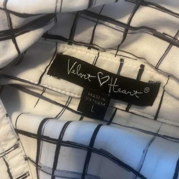 Artistic painterly graphic print. Soft drape rayon - Picture 5 of 7